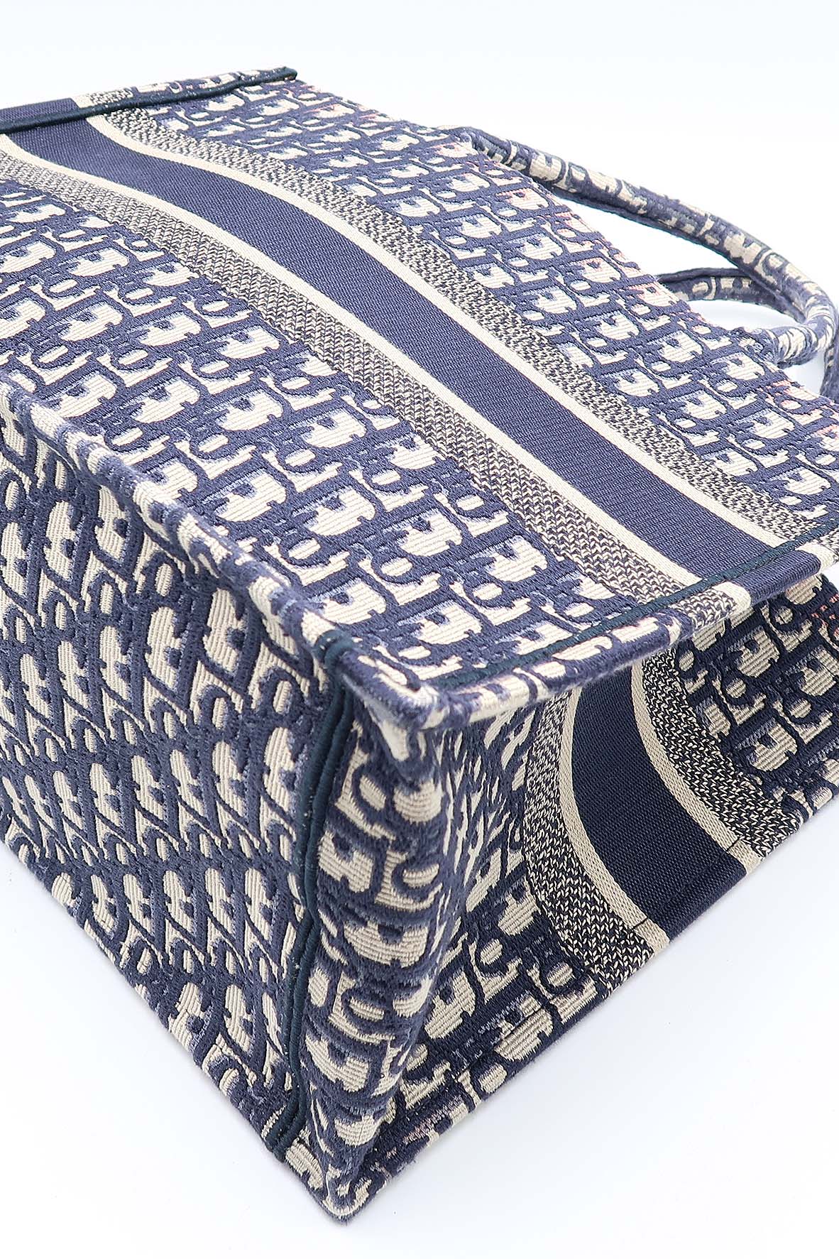 Medium Oblique Book Tote Navy