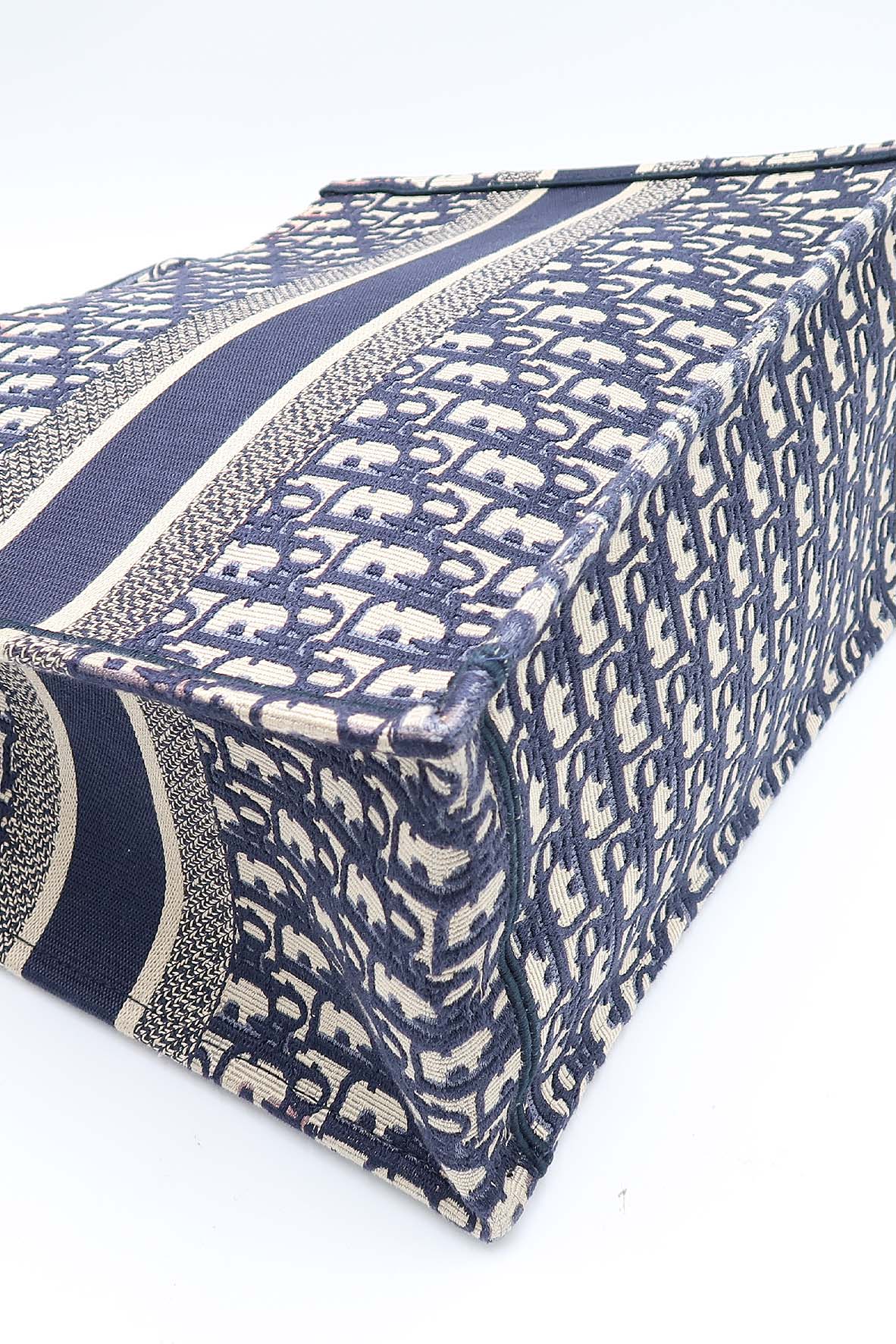 Medium Oblique Book Tote Navy