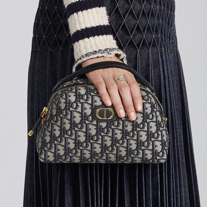 30 MONTAIGNE MEDIUM D-ARCH MINI BAG