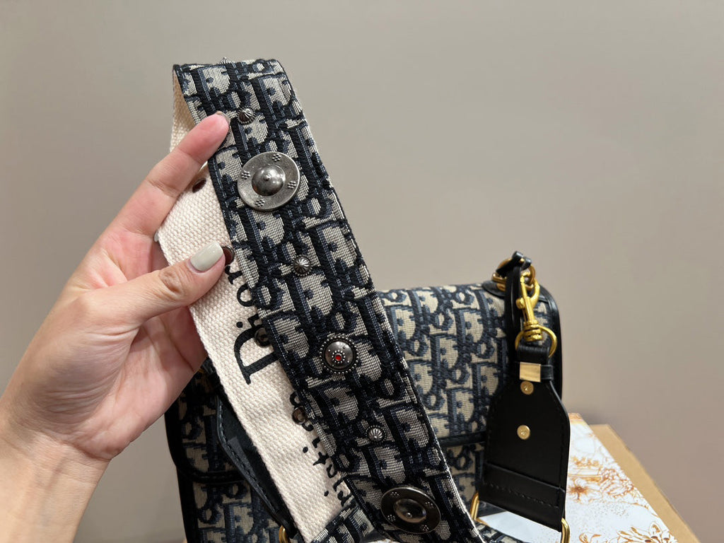EN - Luxury Bags DIR 364