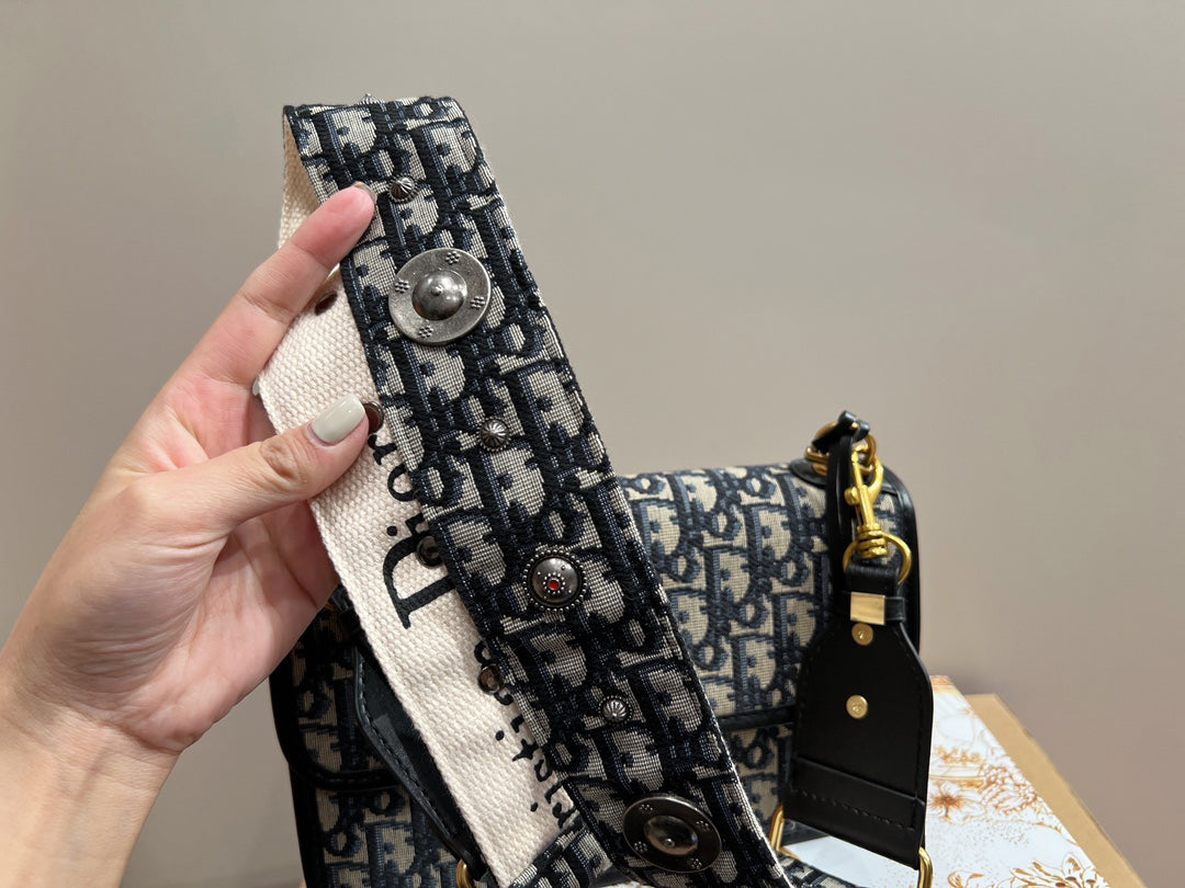EN - Luxury Bags DIR 364