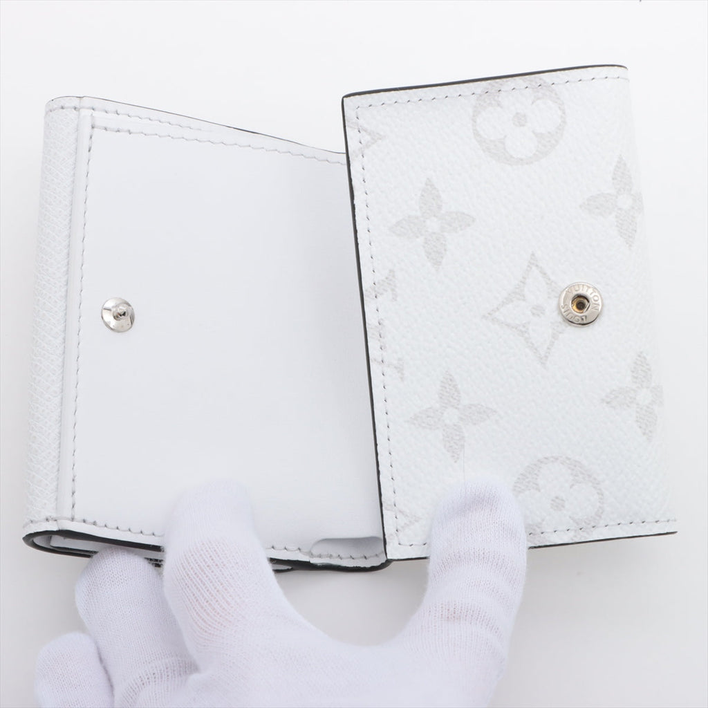 Louis Vuitton Taigaama Dialovery Compact Wallet   White Compact Wallet M30899