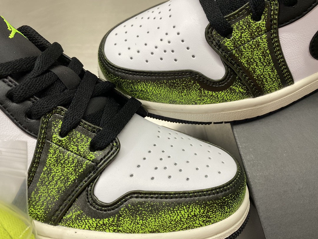 Ã‚Â GLAMI Jordan 1 Low ‘White Black Green’ For Men DO8244-003