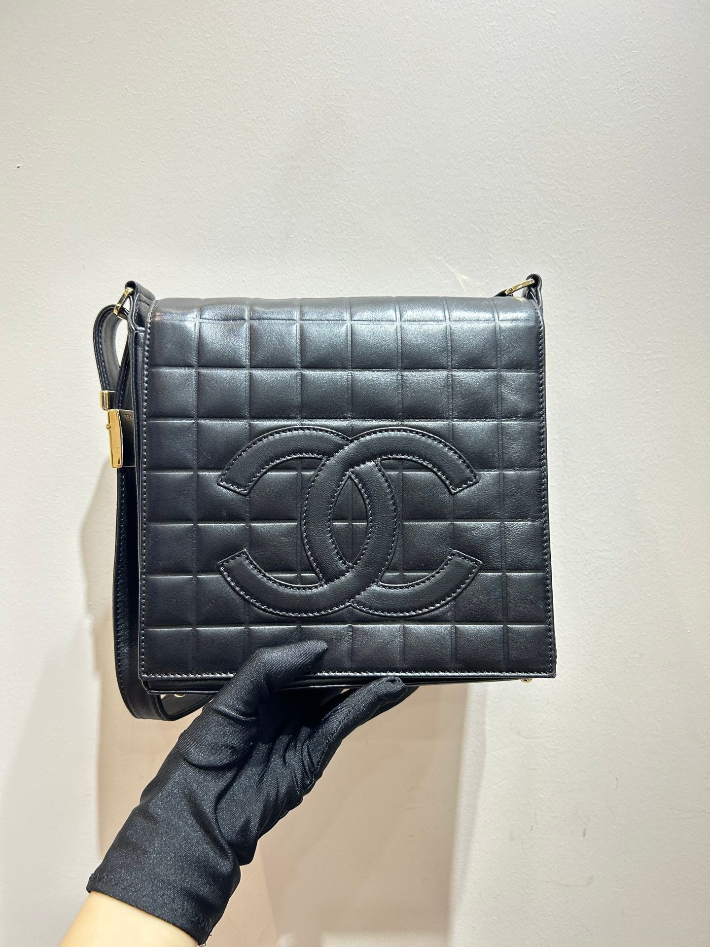 Preloved Chanel 21*22cm Black Bag 106626