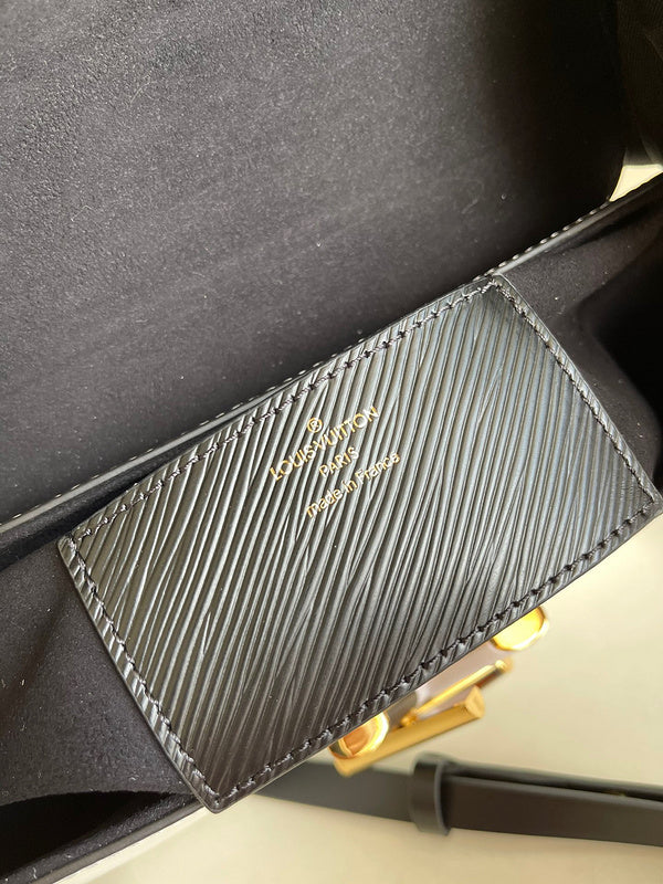 LOV2 Bags - Luxurious Bags  1617