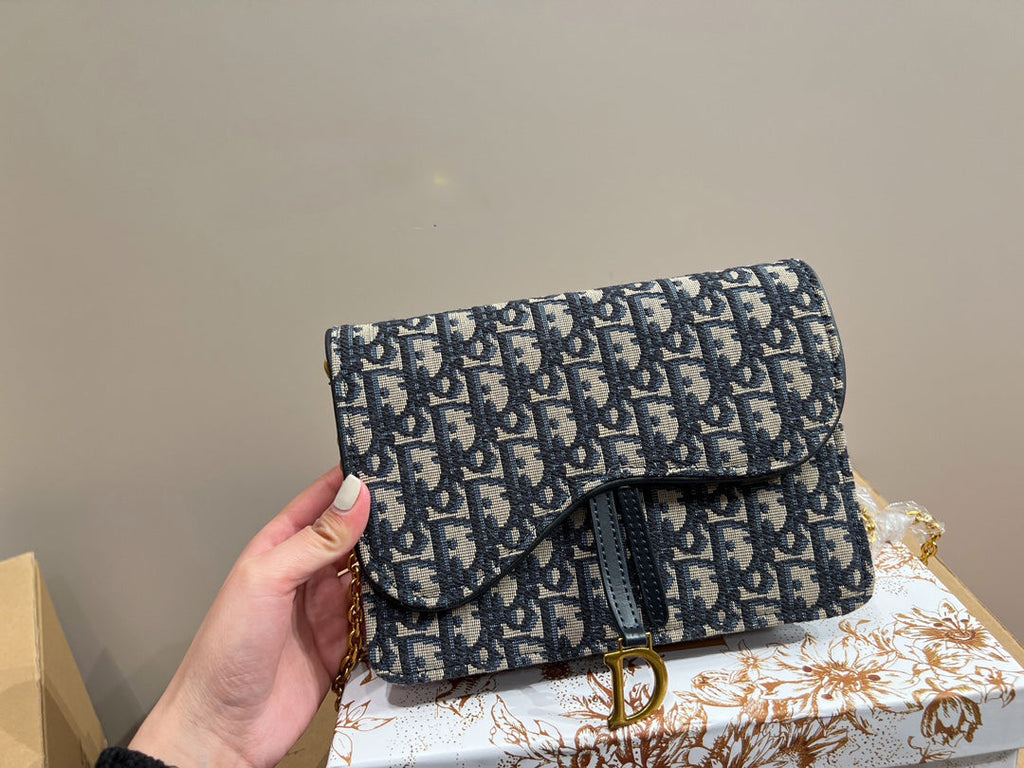 EN - Luxury Bags DIR 359