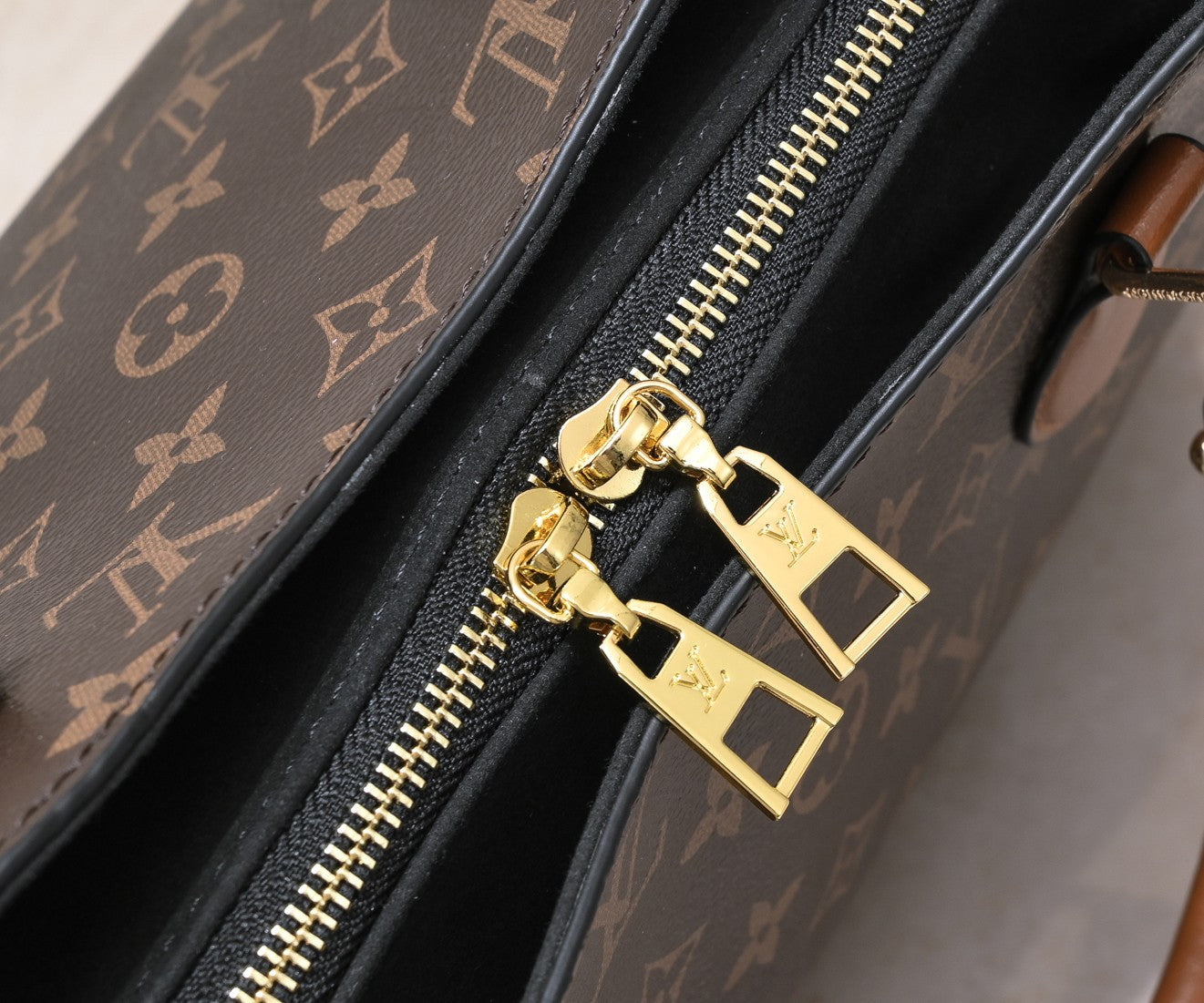 EN - Luxury Bags LUV 849