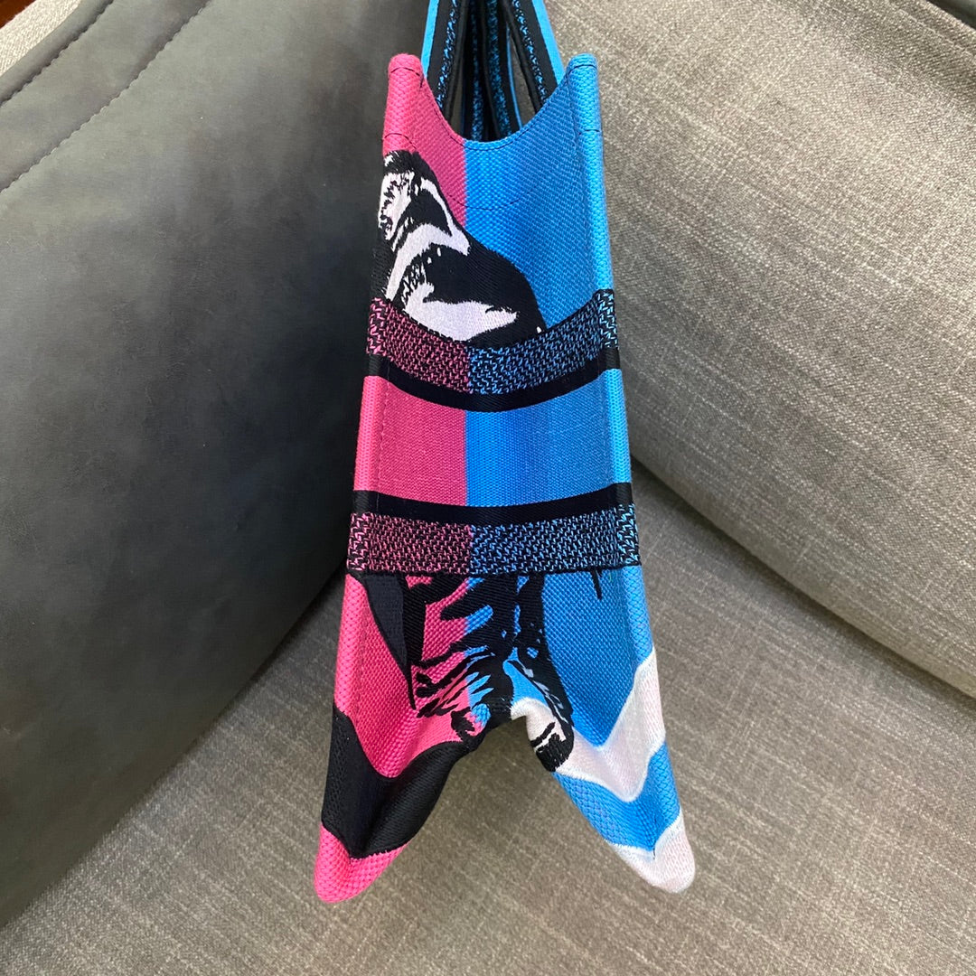 GLAMI MeGLAMIum Book Tote Bright Blue and Bright Pink D-Jungle Pop Embroidery, Blue/Pink, For Women WomenÃ¢â‚¬â„¢s Handbags, 36cm CD M1296ZRON_M888