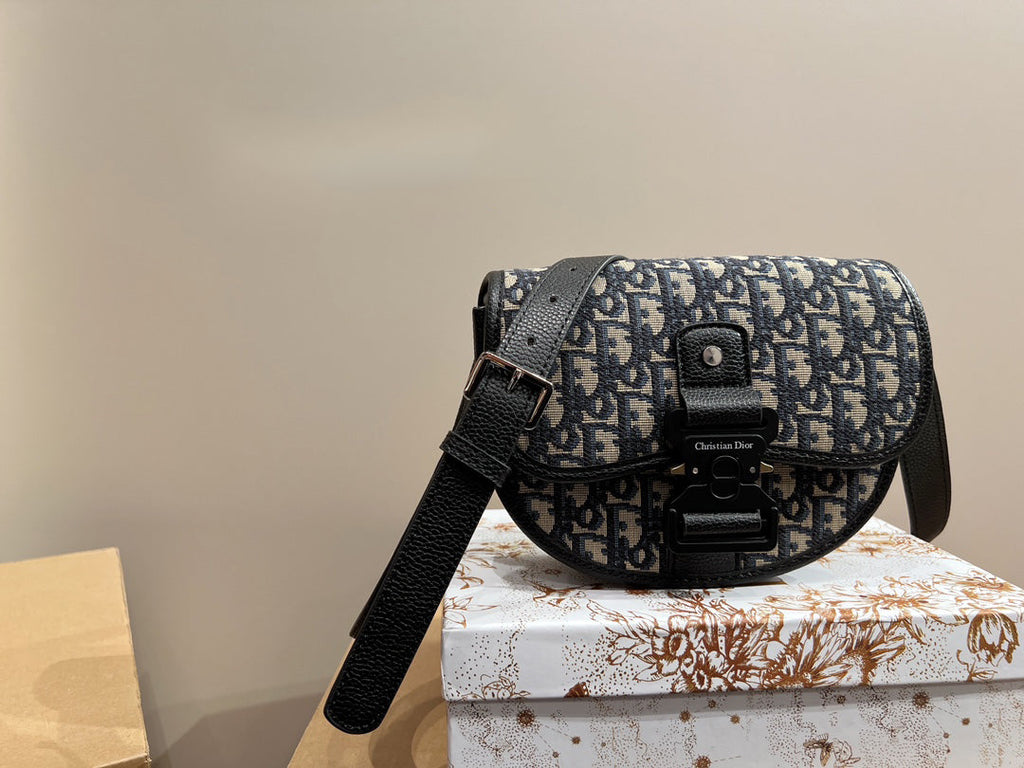 EN - Luxury Bags DIR 361