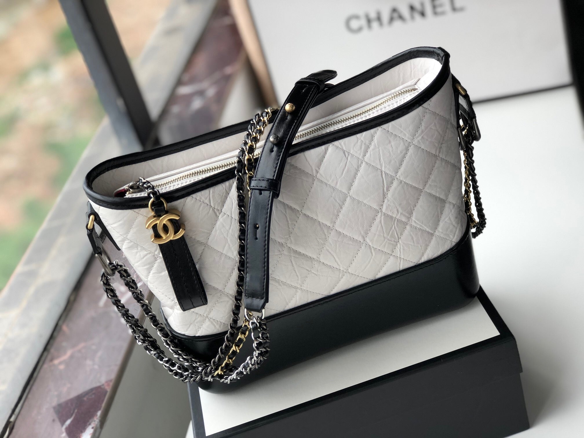 CHLGabrielle Hobo Handbag White/Black For Women, Women’s Bags, Shoulder And Crossbody Bags 9.8in/25cm A93824 Y61477 C0200