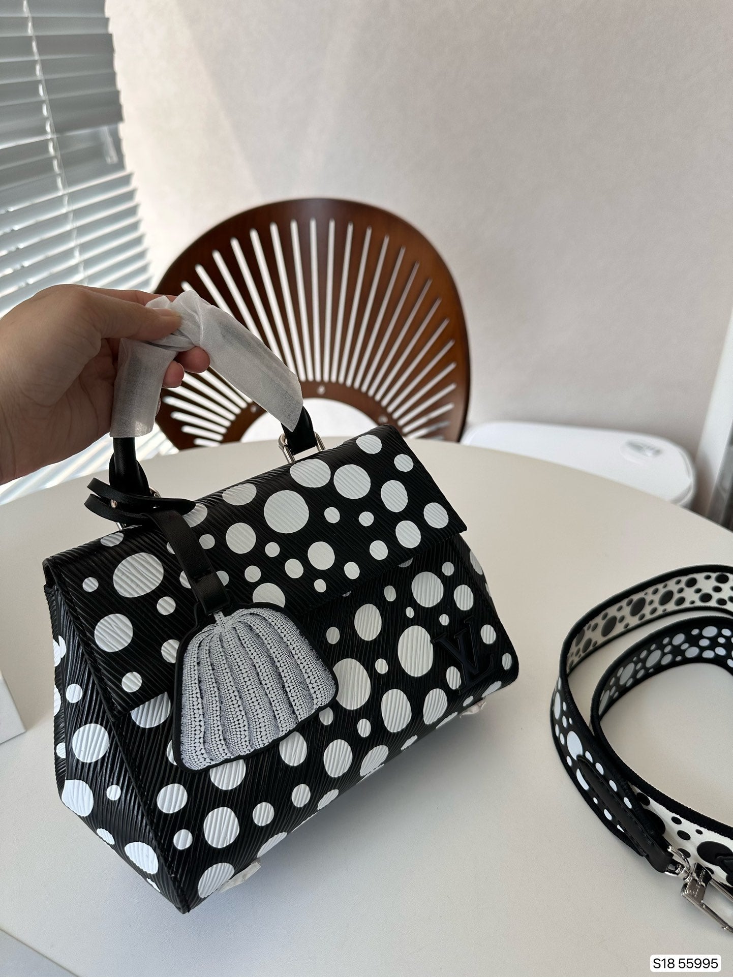 EN - Luxury Bags LUV 844