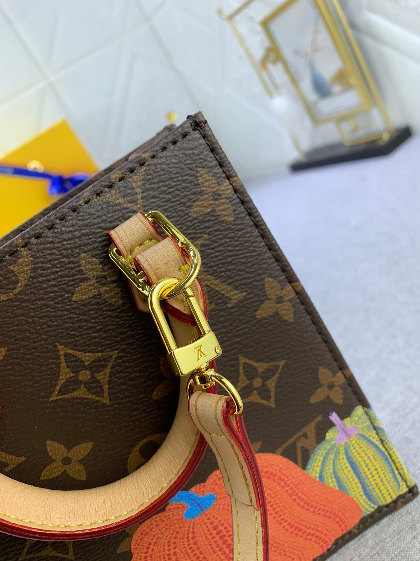 EN - Luxury Bags LUV 821