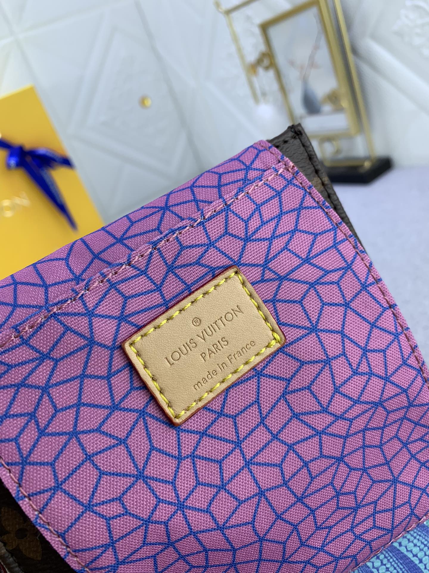 EN - Luxury Bags LUV 821