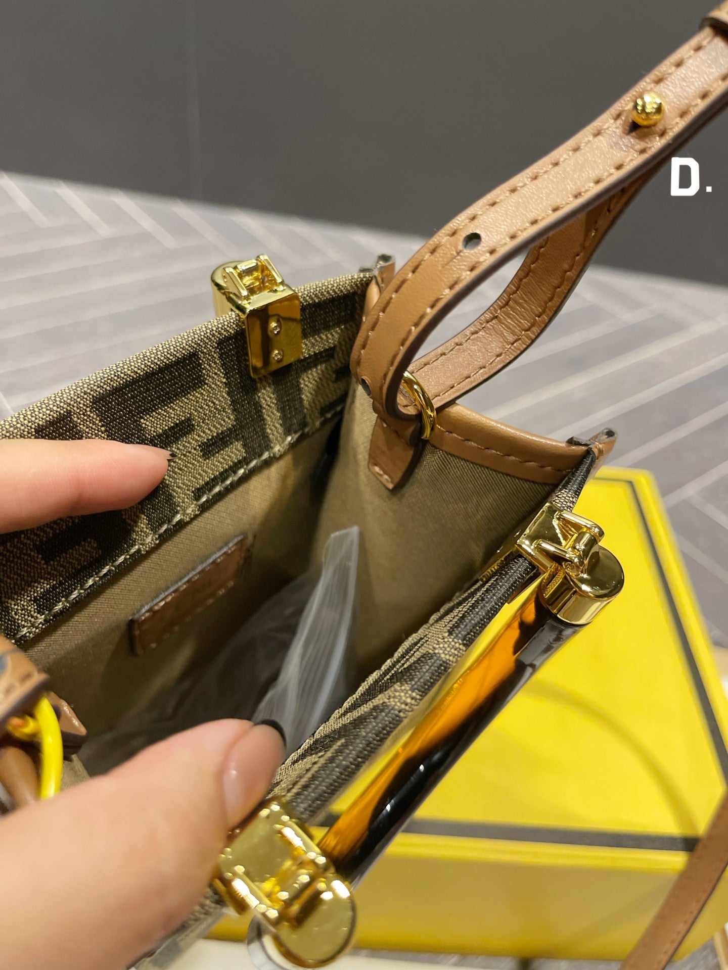 EN - New Lux Bags FEI 272