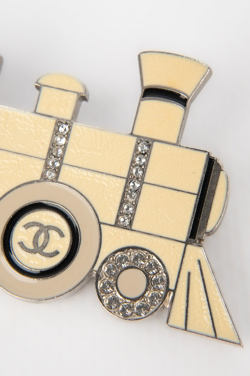 Broche locomotive Chanel