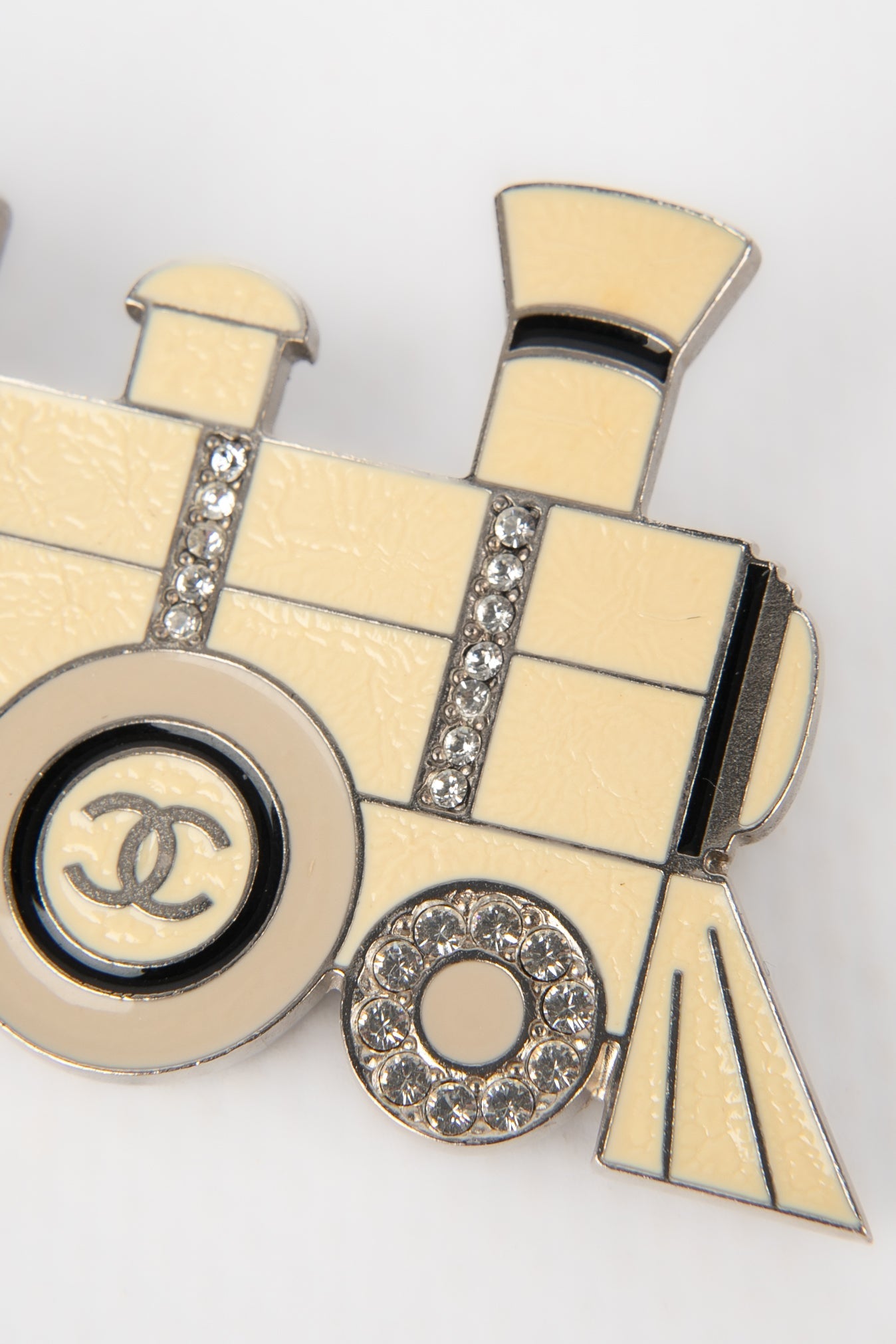 Broche locomotive Chanel