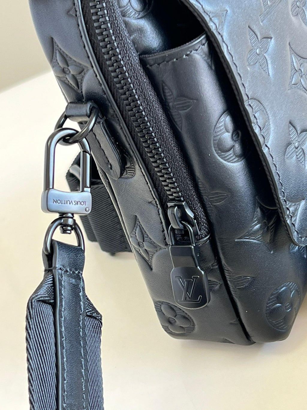 LV Flap Double Phone Pouch Monogram Black For Men, Bags, Crossbody Bags 7.1in/18cm LV M81005