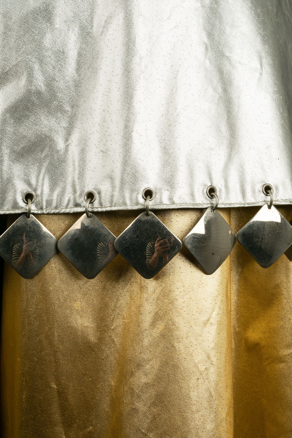 Robe dorÃƒÆ’Ã‚Â©e et argentÃƒÆ’Ã‚Â©e Paco Rabanne