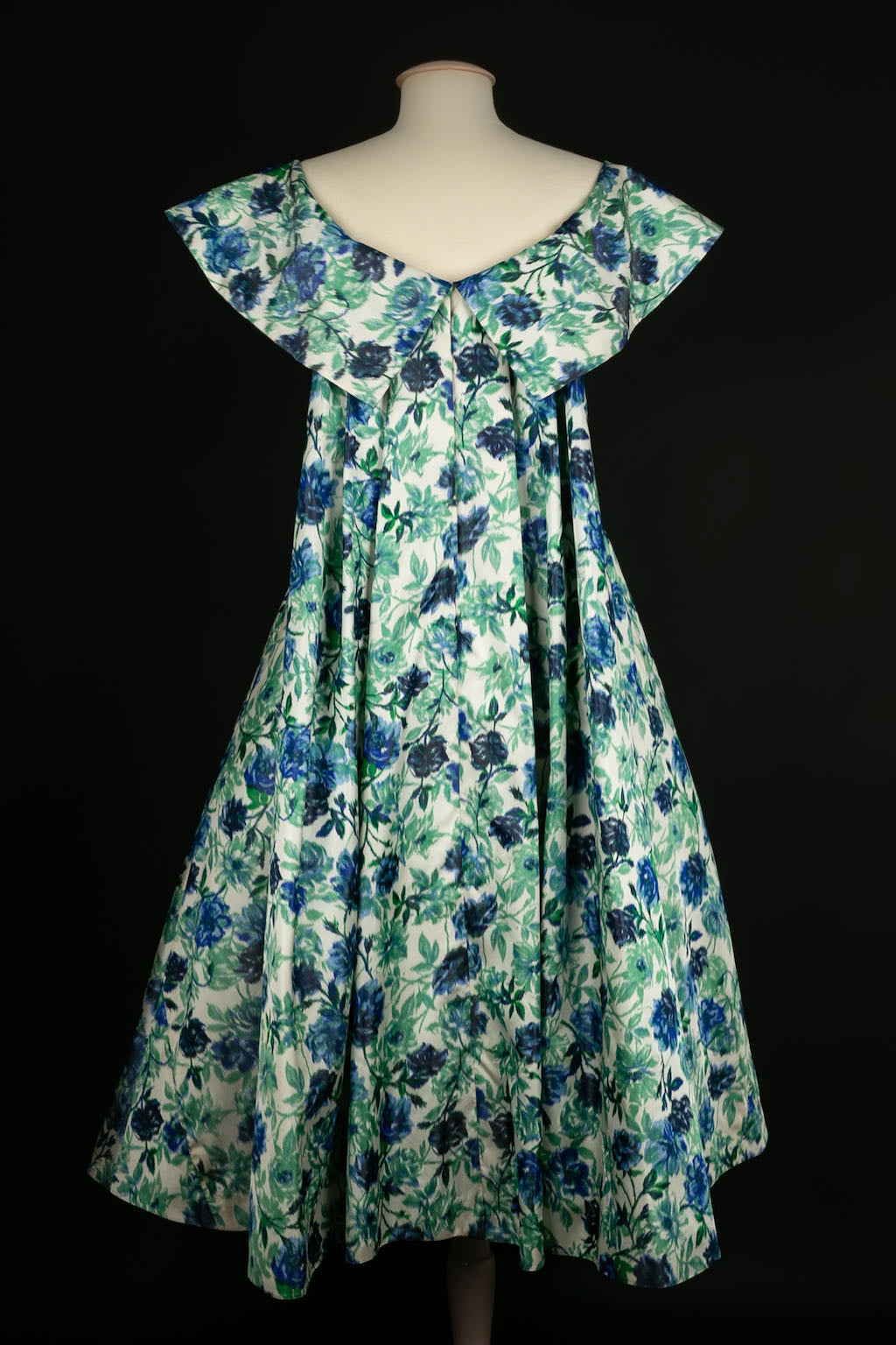 Robe fleurie en taffetas