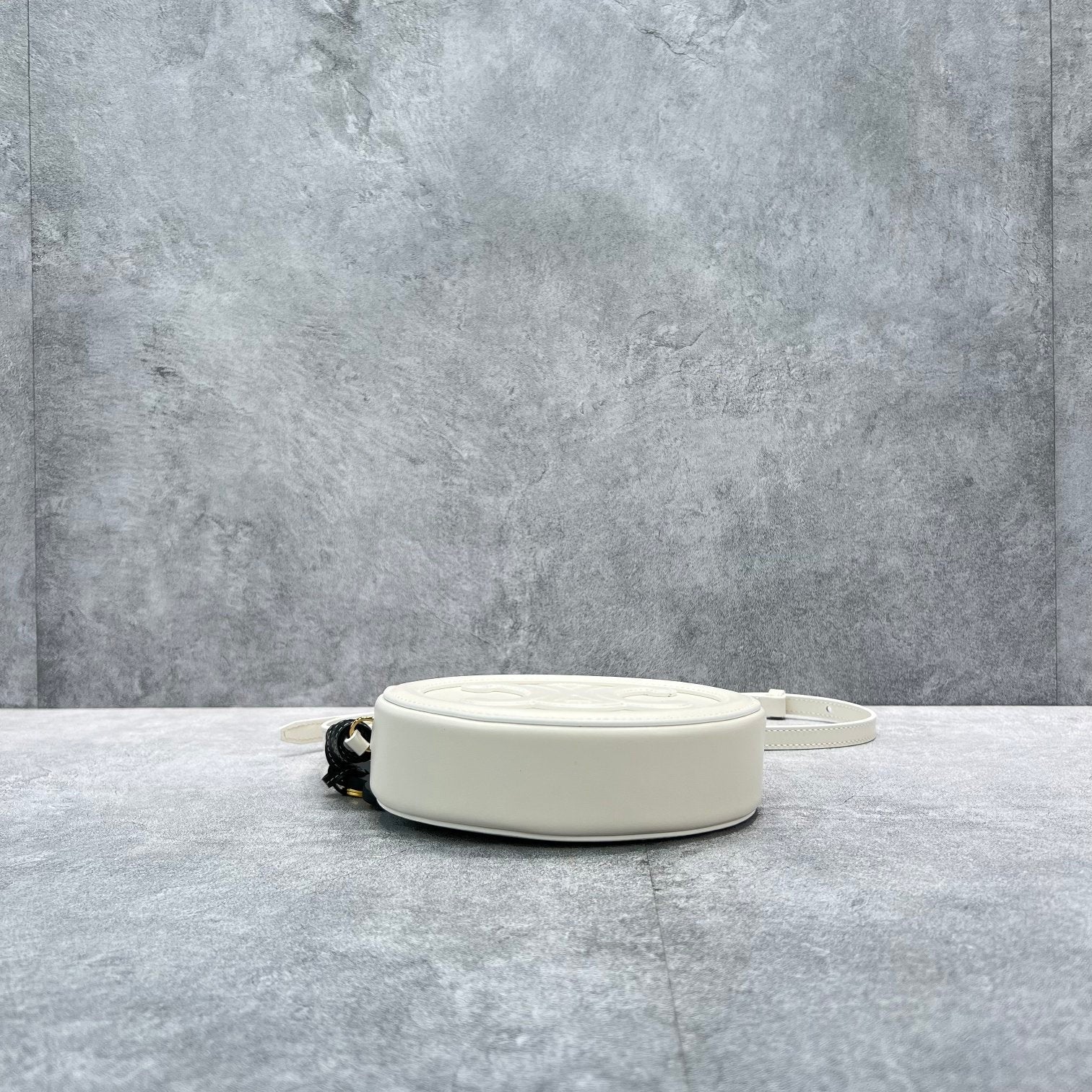 GLAMI Crossbody Oval Purse Cuir Triomphe White For Women 6in/16cm