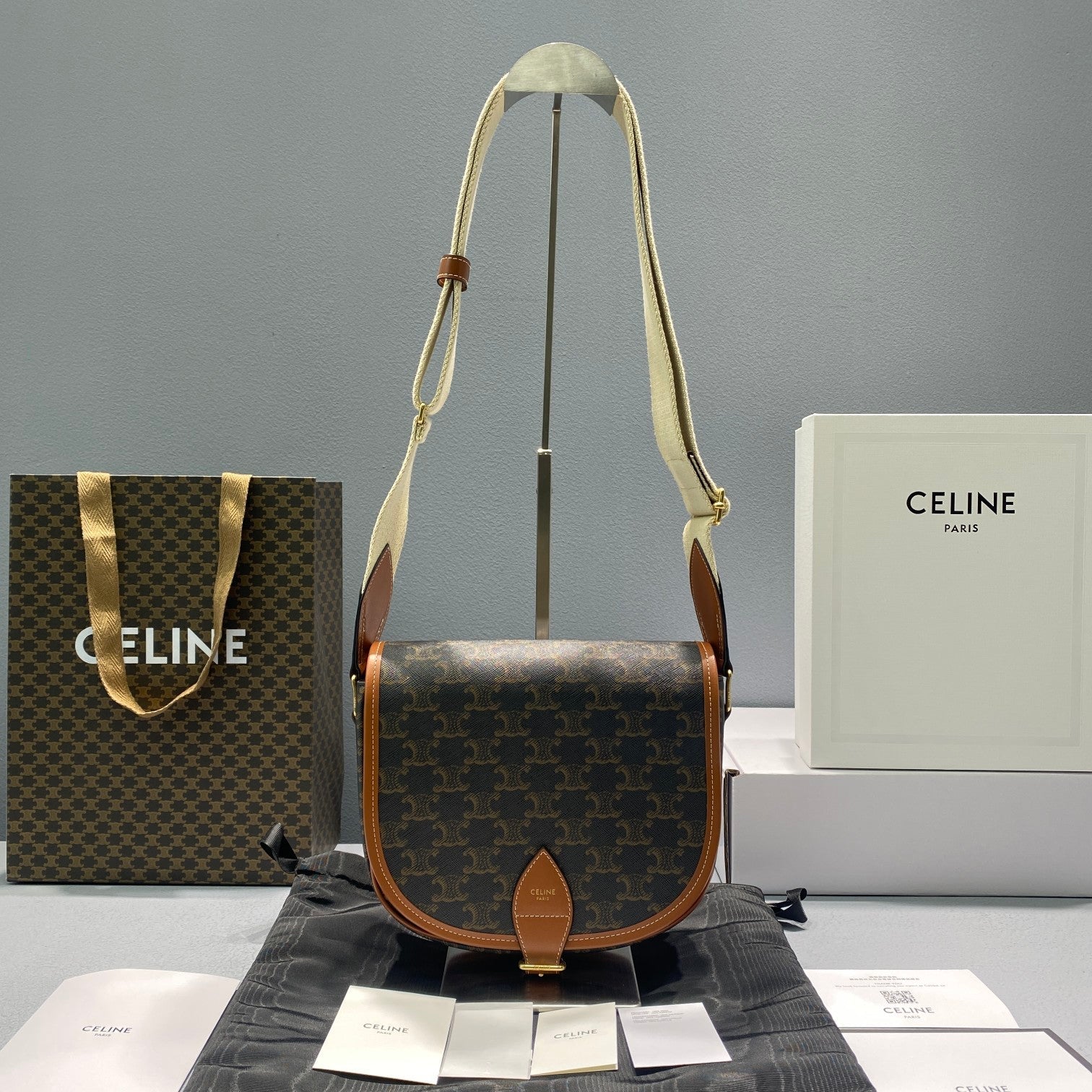 GLAMI Large Strap Folco Bag In Triomphe Canvas Brown For Women 9in/22cm 196932BZJ.04LU