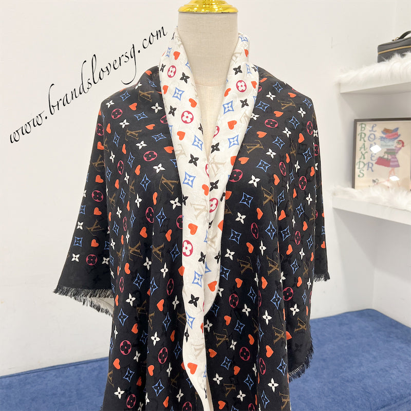 LV Game On Scarf Shawl in Black / White Monogram