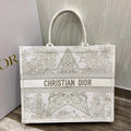 GLAMI Large Book Tote Gold-Tone Around The World Stella Embroidery, For Women WomenÃ¢â‚¬â„¢s Handbags, 42cm CD M1286ZTQL_M01E