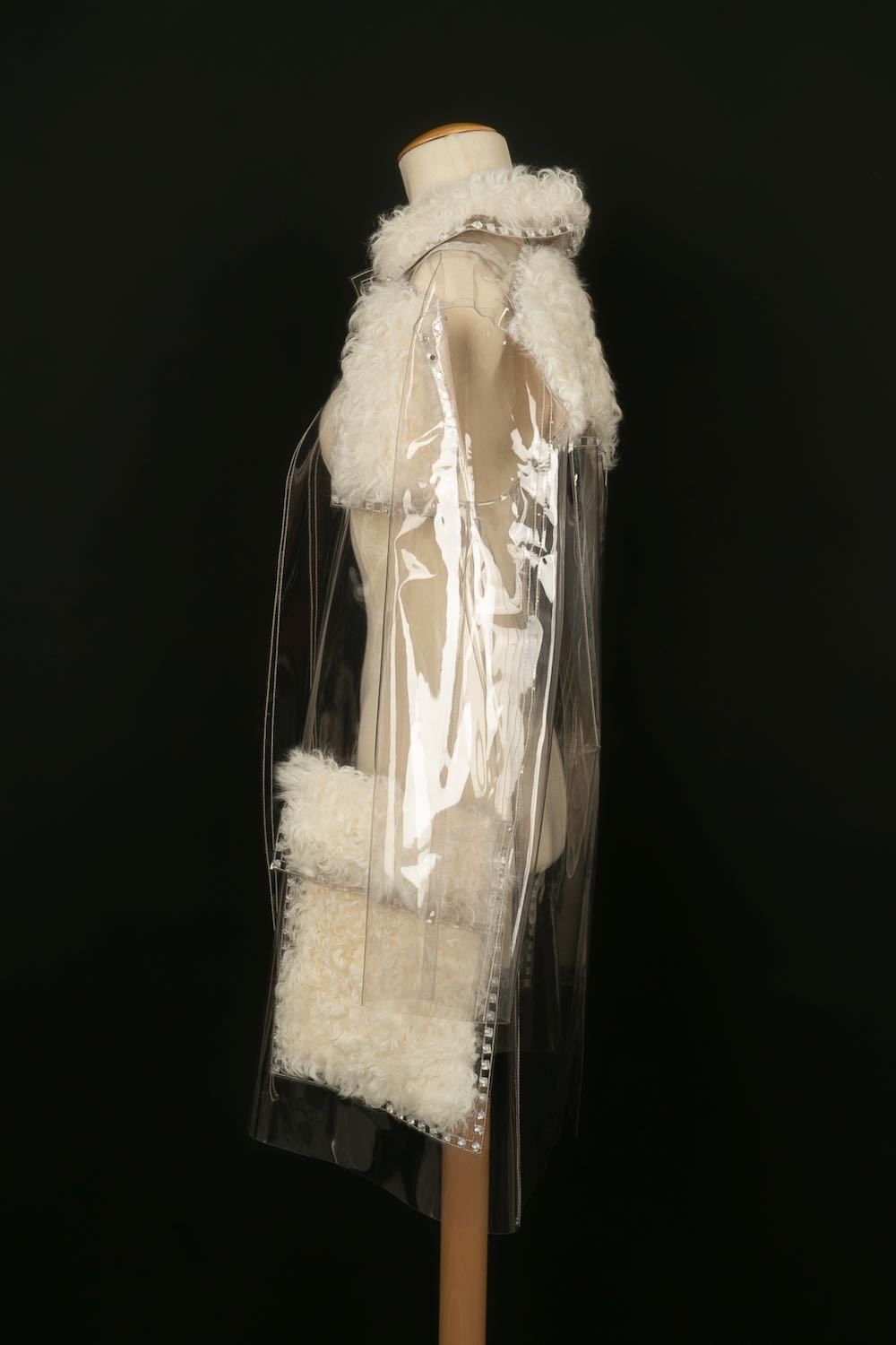 Manteau en vinyle Valentino Pre Fall 2016