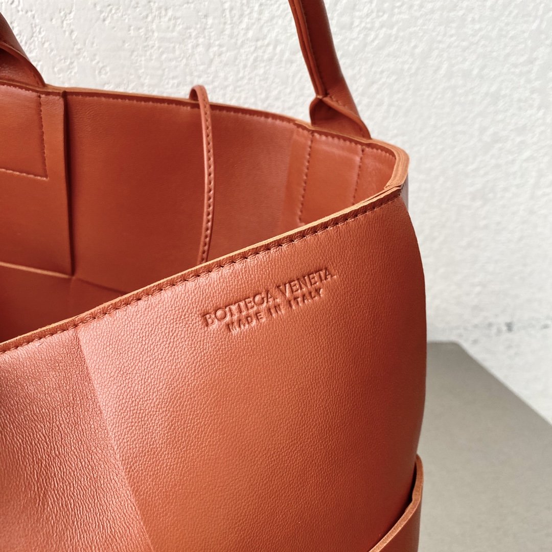 GLAMI Arco Tote Bag For Women 16.14in/41cm In Brown 609175VMAY37660