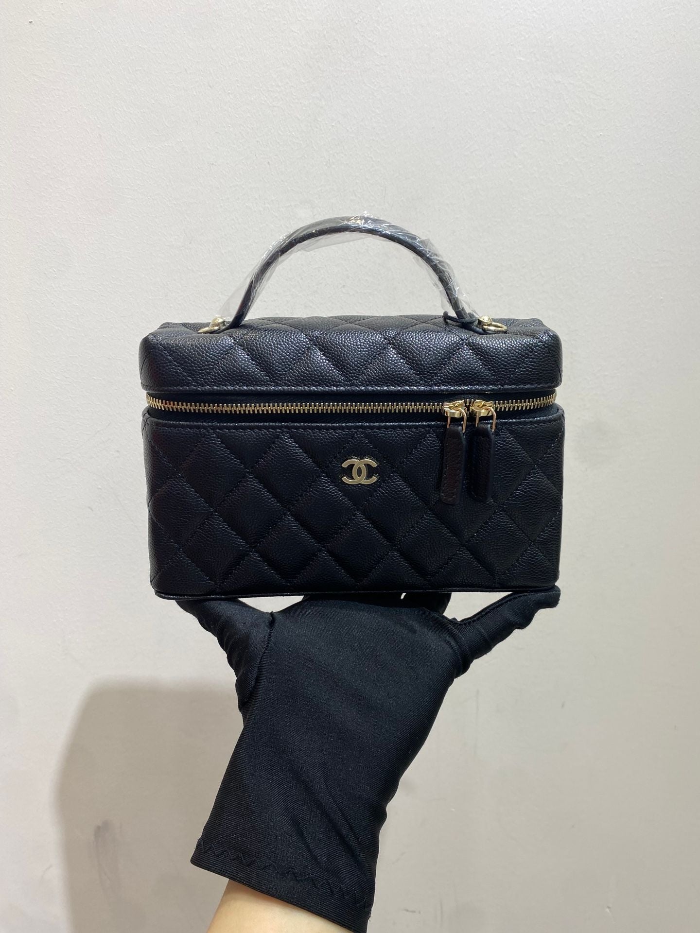 Preloved Chanel 25P 19.5*5*17cm Black Bag 110284