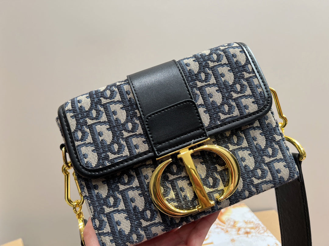 EN - Luxury Bags DIR 360