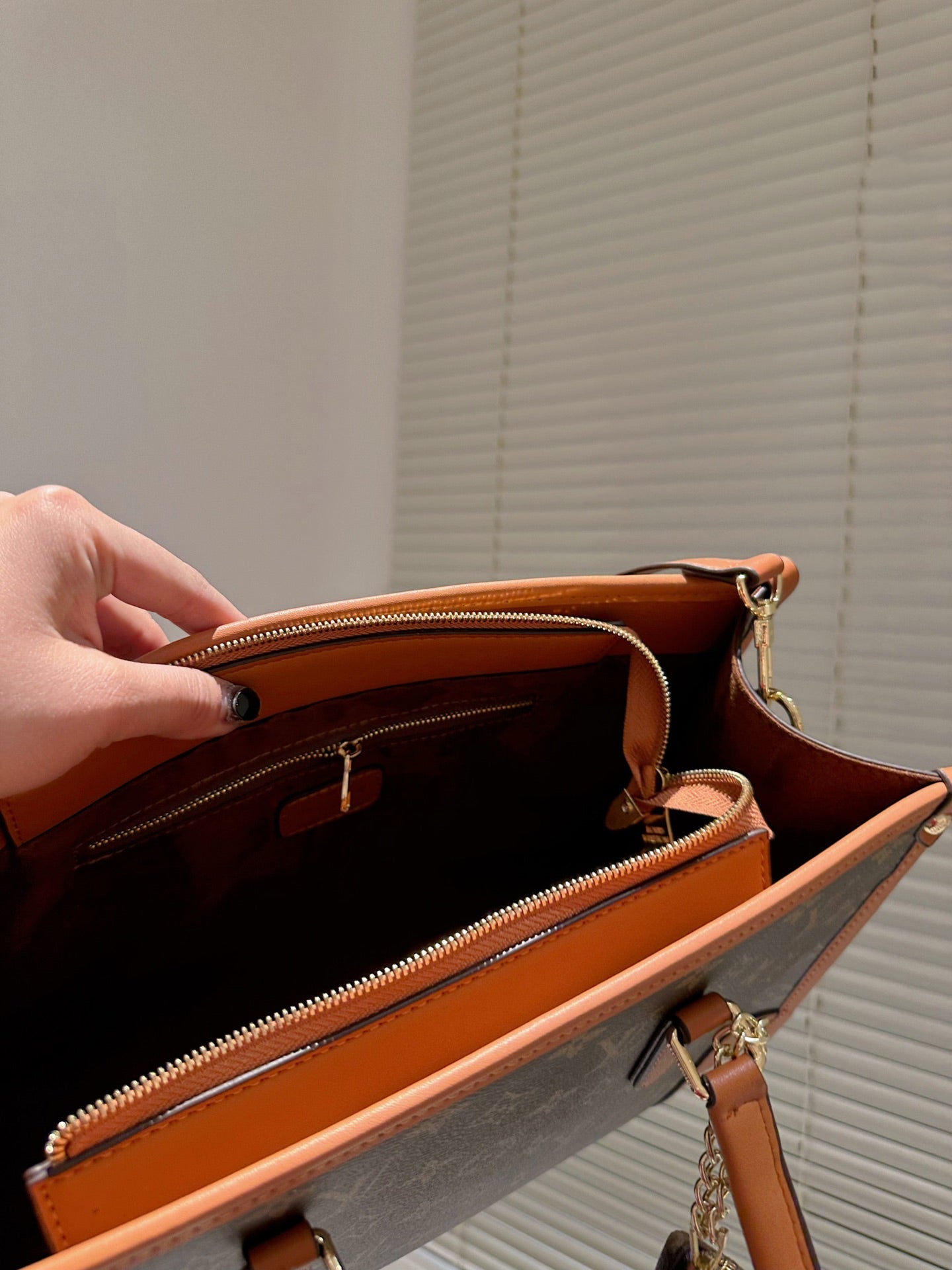 EN - Luxury Bags LUV 736
