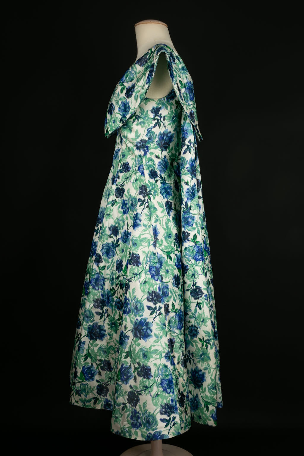 Robe fleurie en taffetas