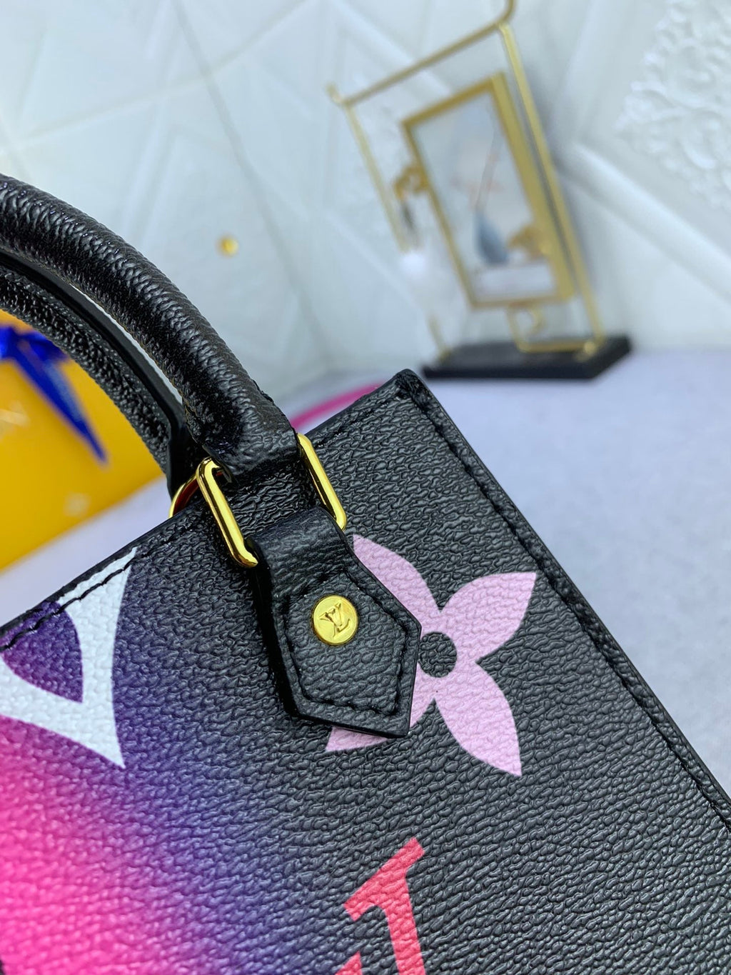 EN - Luxury Bags LUV 822