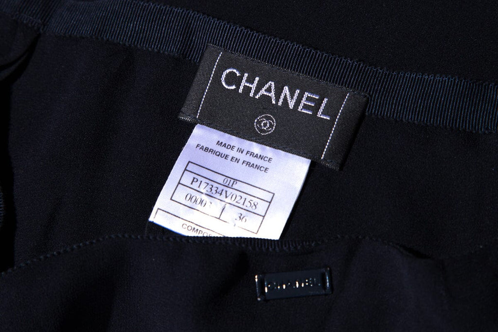 Chanel  '01 Navy Ruffle Hem Skirt SZ 36