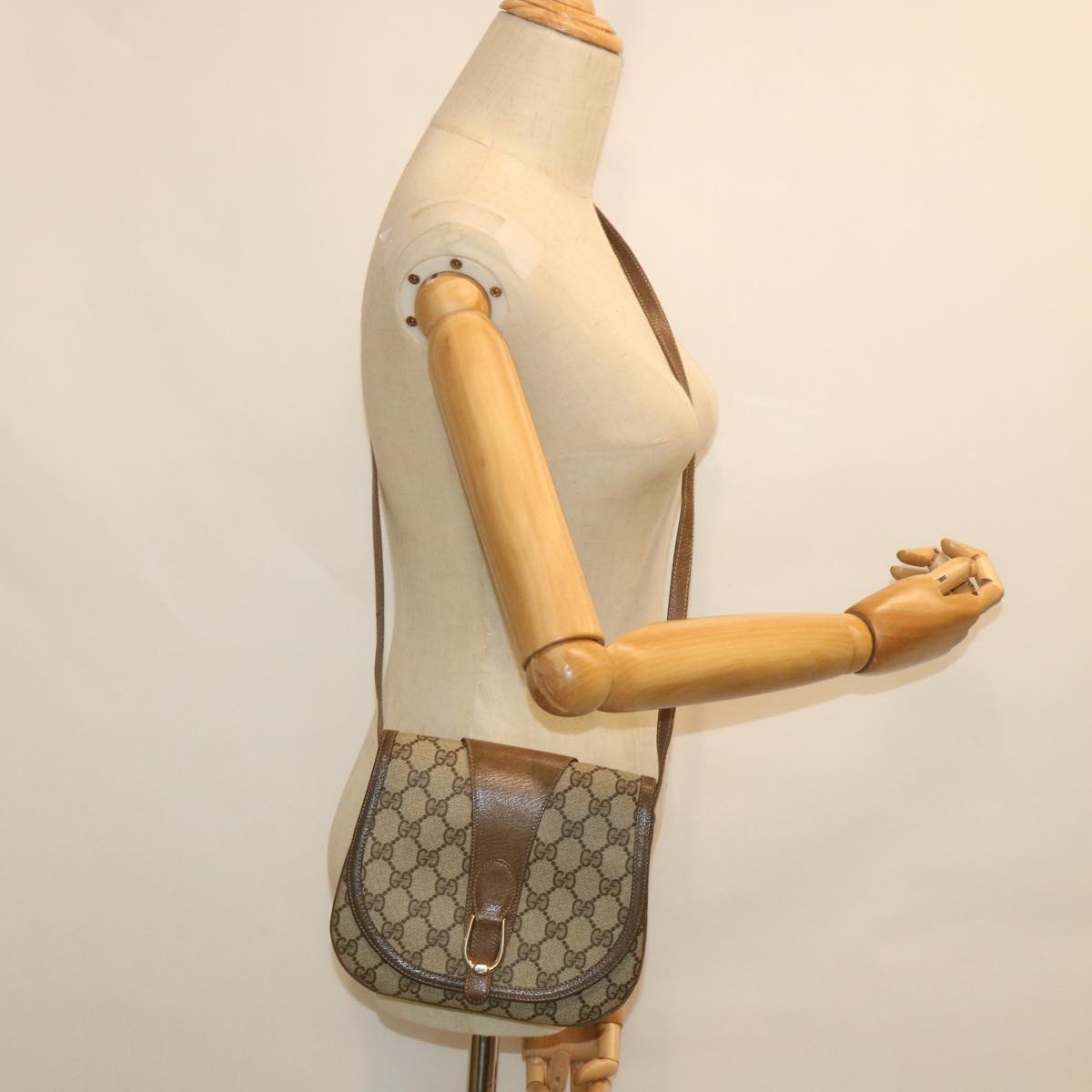 GUCCI GG Supreme Shoulder Bag PVC Leather Beige ep1940