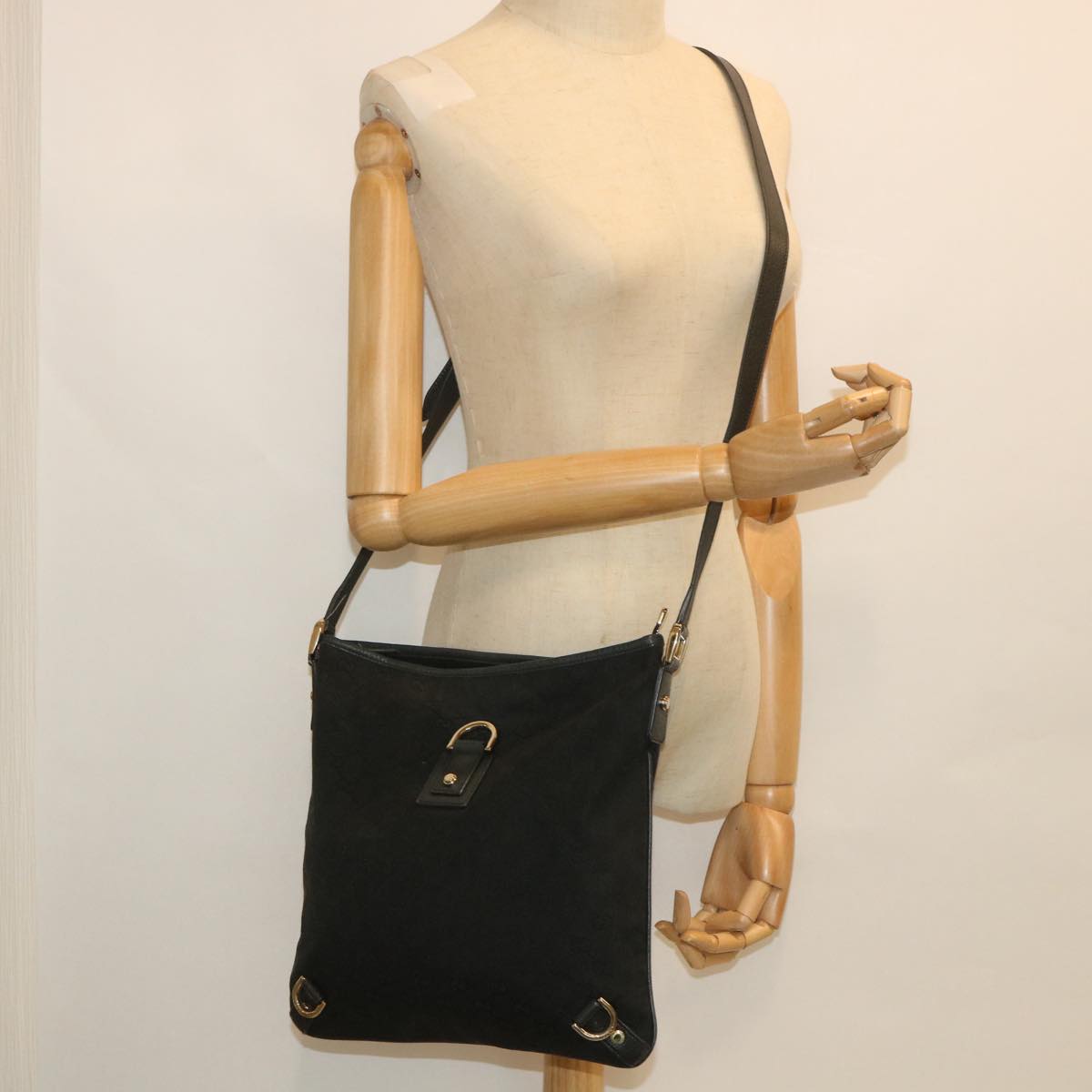 GUCCI GG Canvas Shoulder Bag Black 131326 ep1943