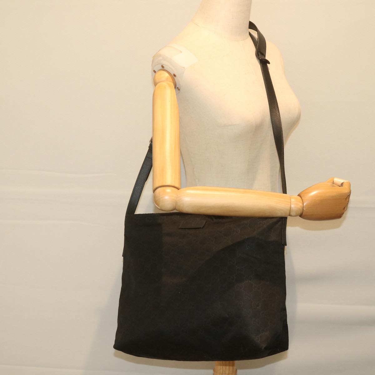 GUCCI GG Canvas Shoulder Bag Black 308840 ep2303