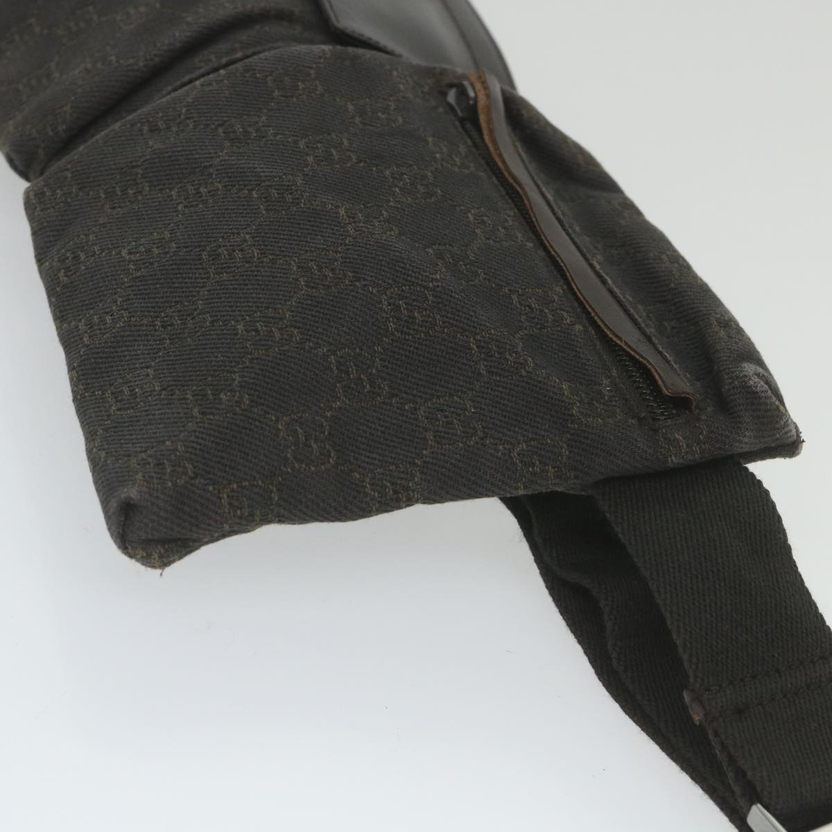 GUCCI GG Canvas Waist bag Black 28566 ep2433