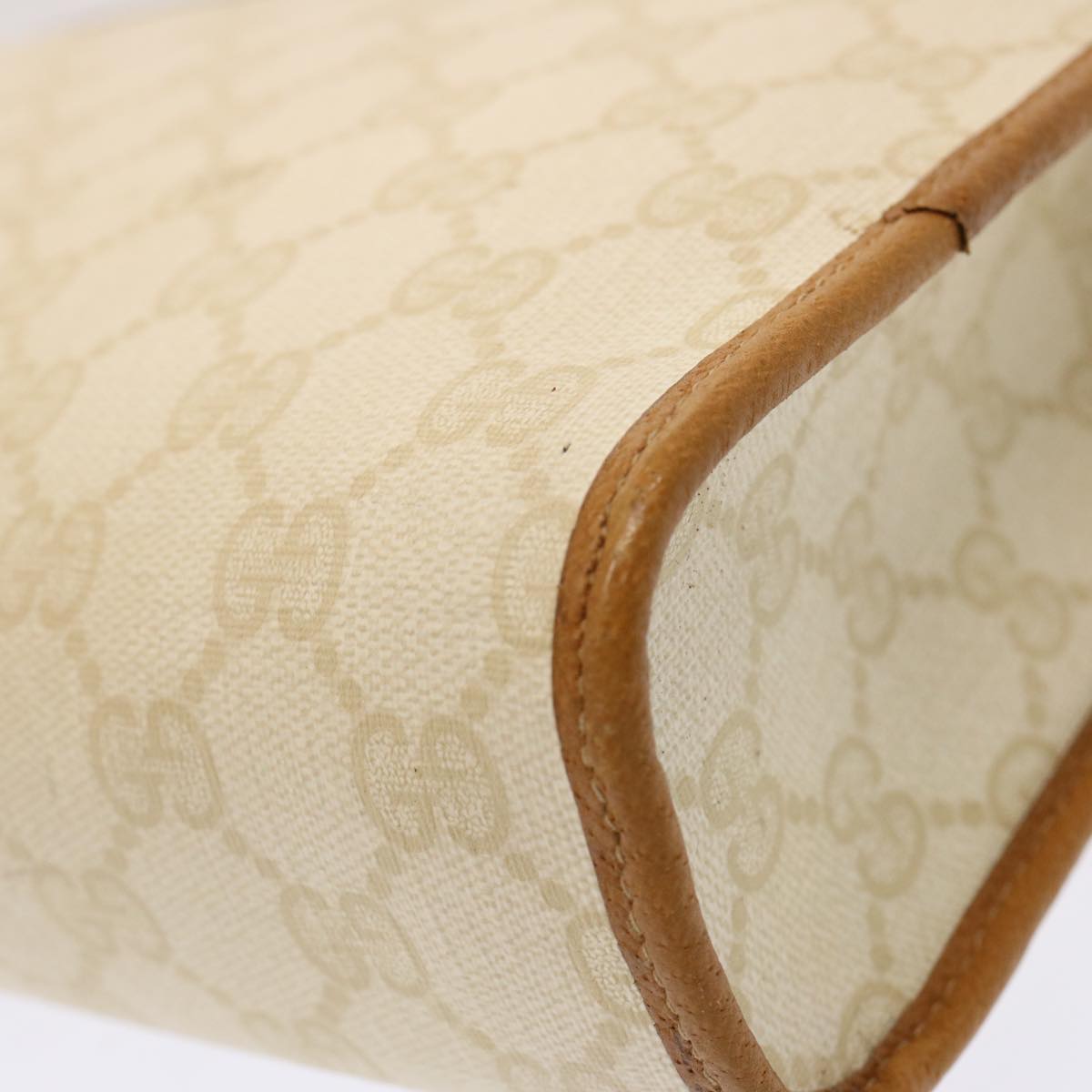 GUCCI GG Supreme Clutch Bag PVC White 97 01 037 ep4041