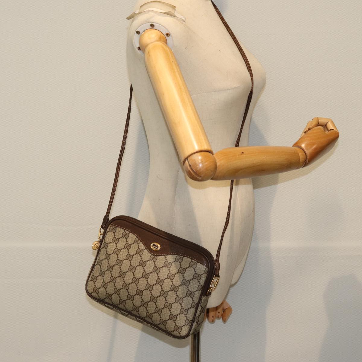 GUCCI GG Supreme Shoulder Bag Beige Brown 97 02 068 ep4465