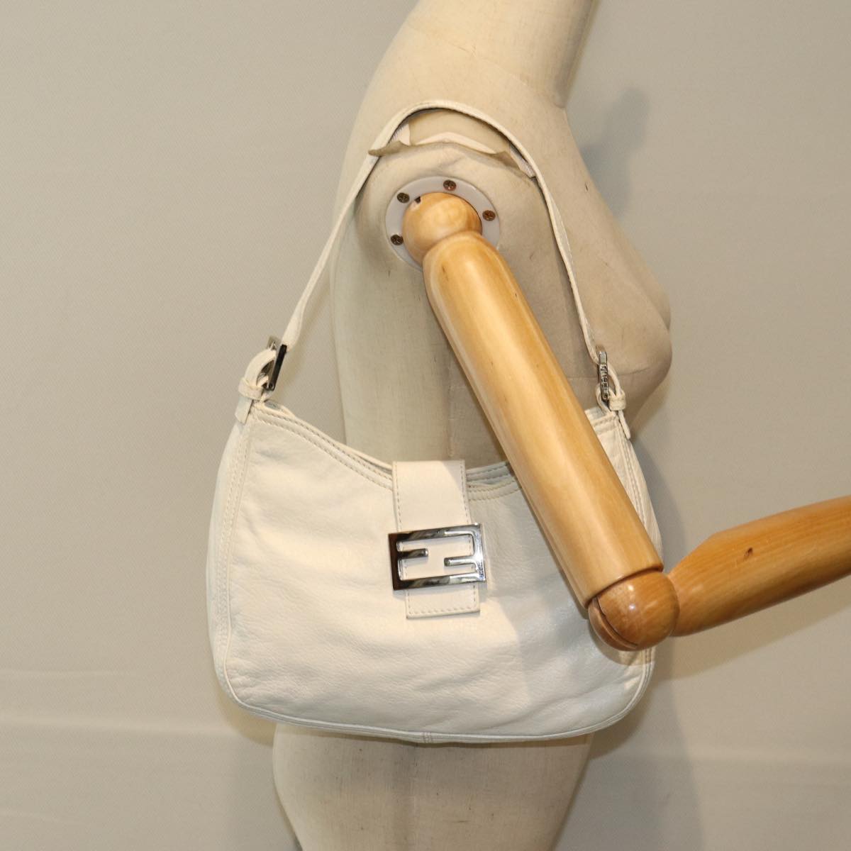 FENDI Mamma Baguette Shoulder Bag Leather White ep4700