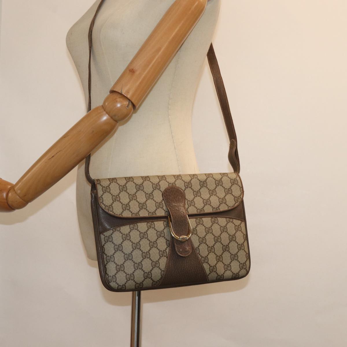 GUCCI GG Supreme Shoulder Bag PVC Beige ep4841