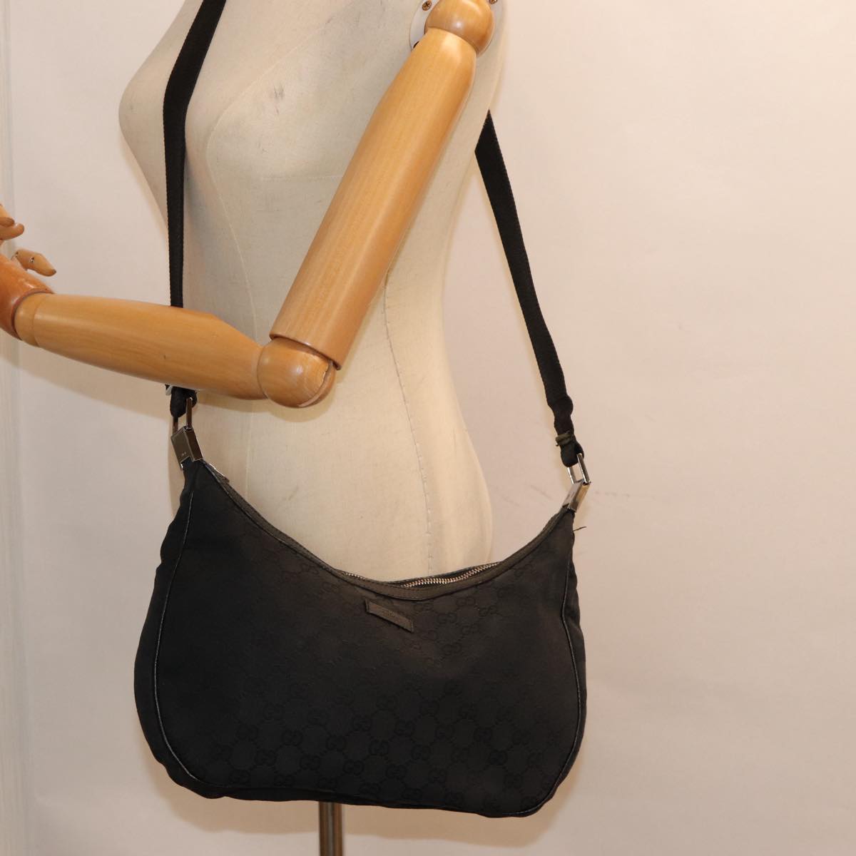 GUCCI GG Canvas Shoulder Bag Black Silver 122790 ep5580