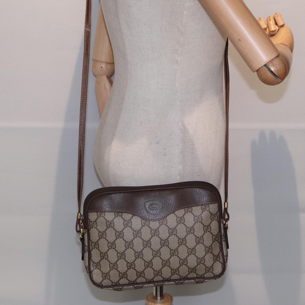 GUCCI GG Supreme Shoulder Bag PVC Leather Beige Gold ep5599