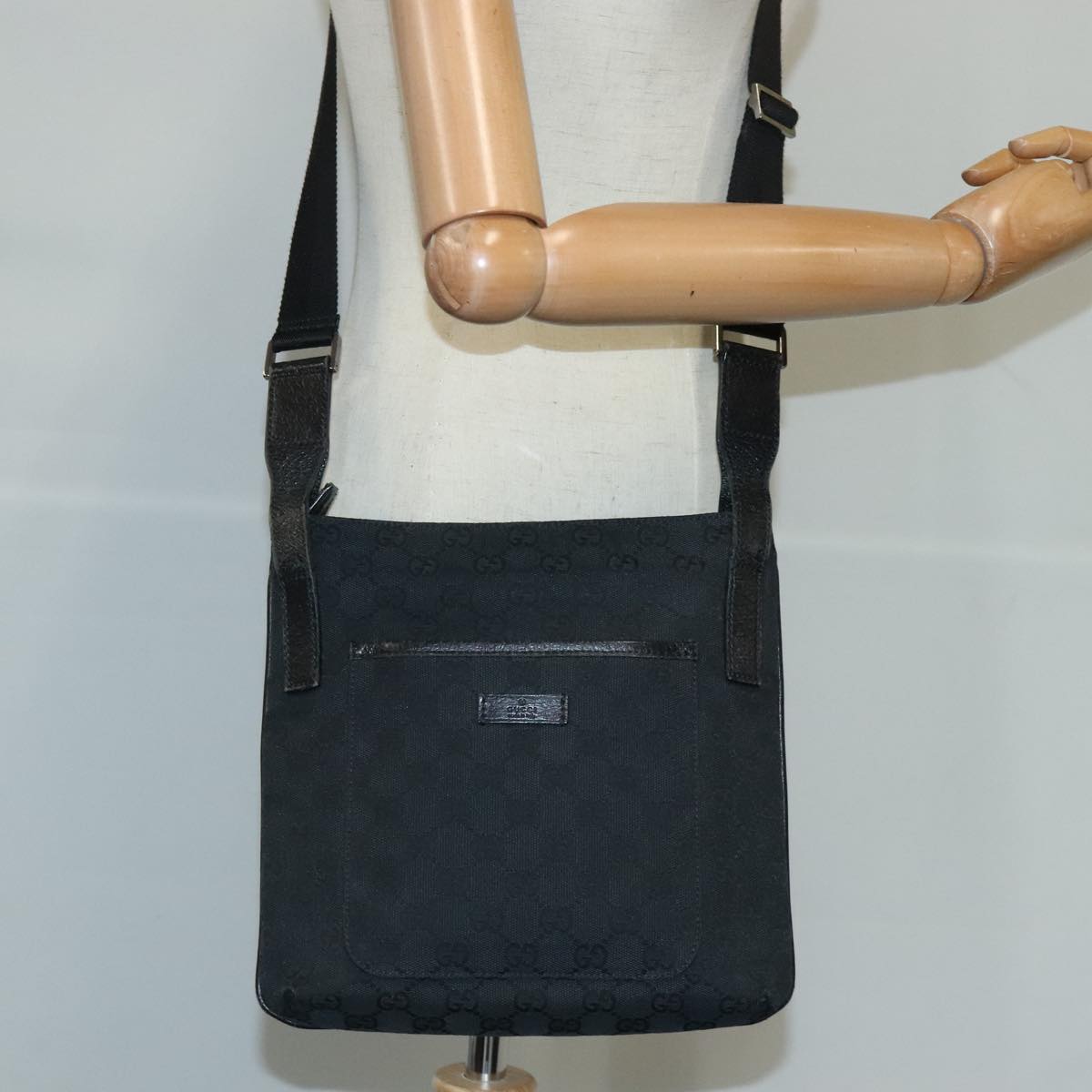 GUCCI GG Canvas Shoulder Bag Black 122793 ep6514