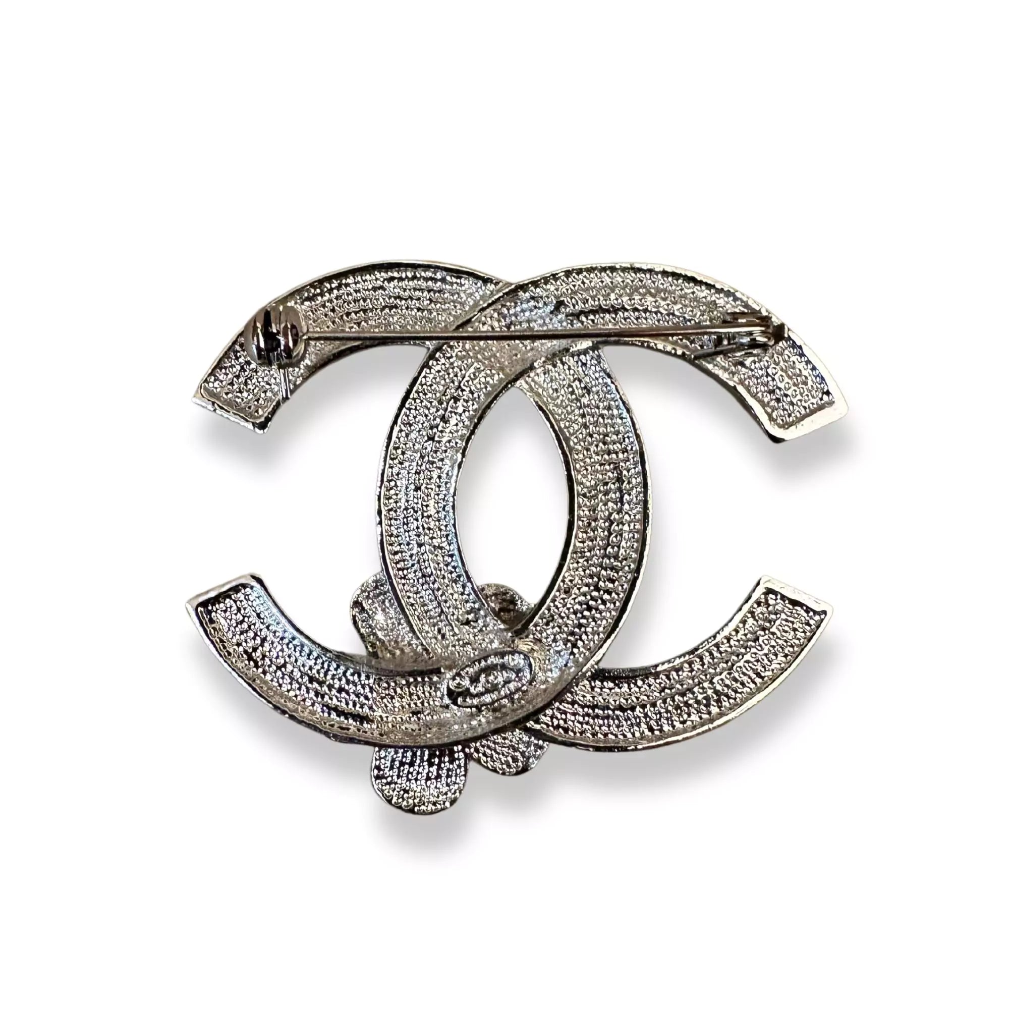 CHANEL CRYSTALS & PEARLS SILVER METAL CC BROOCH