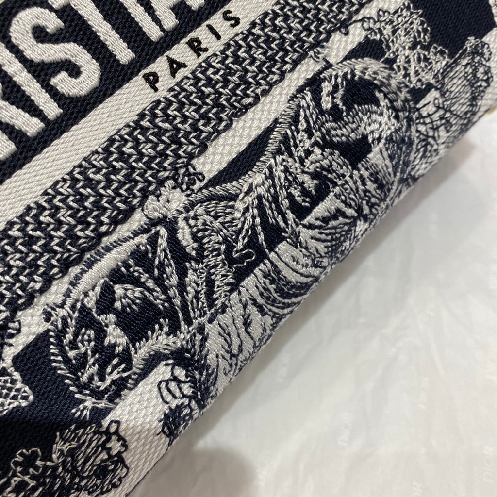 GLAMI MeGLAMIum Lady D-Lite Bag Toile de Jouy Stripes Embroidery, Navy Blue Handbags, 24cm CD M0565ORLP_M928