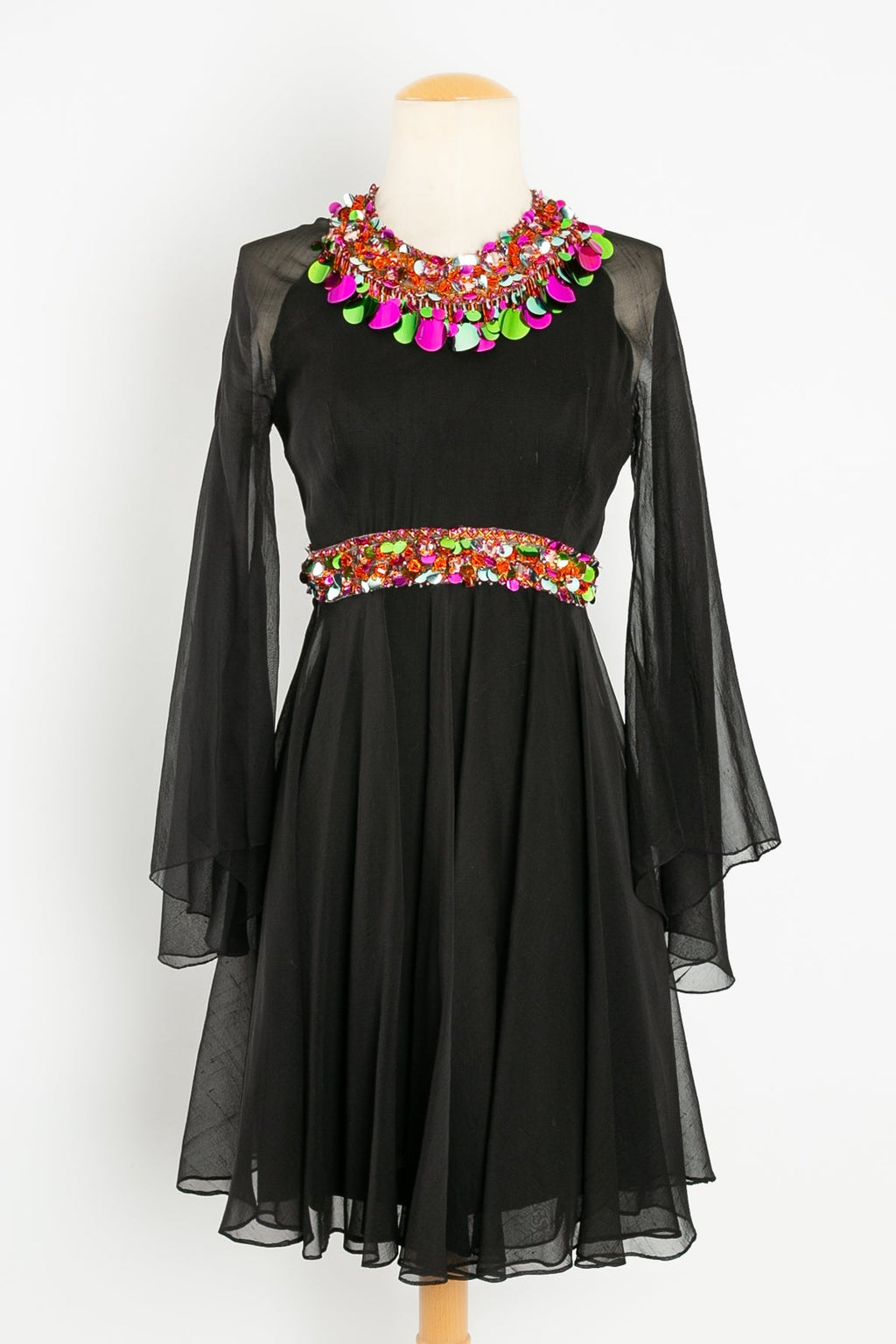 Robe en mousseline noire ÃƒÆ’Ã‚Â  sequins