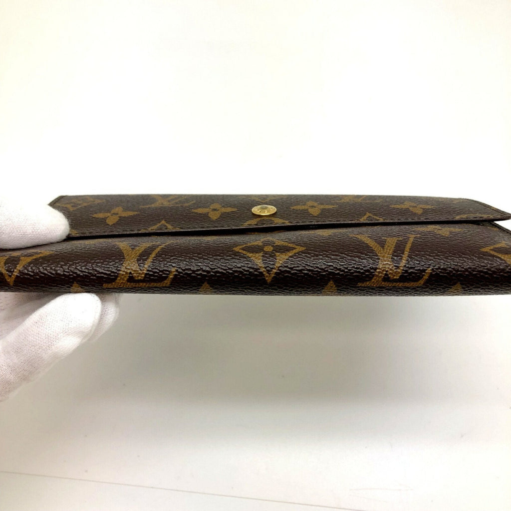 Louis Vuitton International  Canvas Wallet  ()